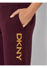 DKNY Sport Spodnie dresowe DP1P2750 Fioletowy Regular Fit. Kolor: fioletowy. Materiał: bawełna, dresówka, syntetyk #2