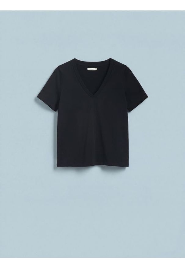 Reserved - T-shirt regular z dekoltem V - czarny. Kolor: czarny. Materiał: dzianina, bawełna