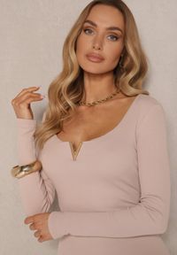 Renee - Beżowa Bawełniana Dopasowana Sukienka Ozdobiona Metaliczną Aplikacją Delarinea. Okazja: na co dzień, na imprezę. Kolor: beżowy. Materiał: bawełna. Wzór: aplikacja. Styl: elegancki, casual #5