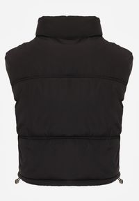 Renee - Czarna Pikowana Kamizelka Puffer o Kroju Crop Tadrel. Okazja: na co dzień. Kolor: czarny. Materiał: poliester, skóra, jeans. Styl: casual #2