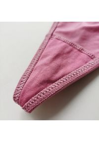 Intica - Stringi z łańcuszkiem elegancka bielizna na specjalne okazje Kataleya. Kolor: różowy. Materiał: tkanina #5