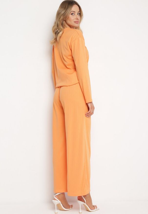 Born2be - Pomarańczowy Komplet z Spodnie Prostymi Nogawkami i Bluzka z Paskiem Carenesa. Kolor: pomarańczowy