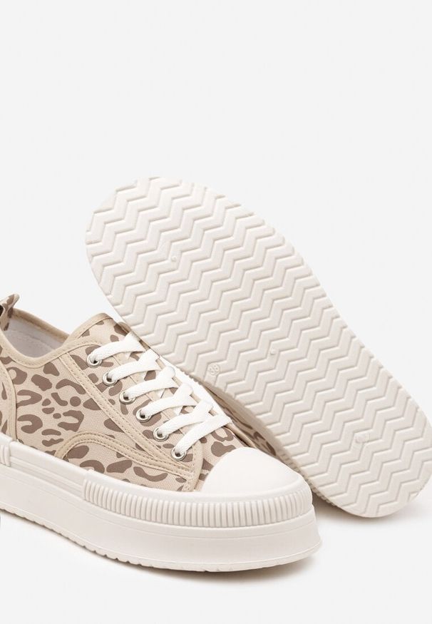 Born2be - Panterkowe Trampki na Grubej Podeszwie Ozdobione Metaliczną Aplikacją Efadelis. Okazja: na co dzień. Materiał: jeans. Wzór: aplikacja. Styl: casual