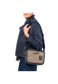 Brązowa Torebka Anekke Stylowa Listonoszka Damska. Kolor: brązowy. Wzór: aplikacja, haft. Dodatki: z haftem. Materiał: zdobione. Styl: elegancki. Rodzaj torebki: na ramię #2