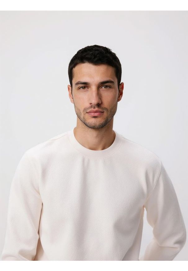 Reserved - Bluza regular z bawełną - złamana biel. Materiał: bawełna