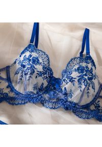 Intica - Komplet bielizny z haftem na specjalne okazje Apolonia. Kolor: niebieski. Materiał: tkanina, materiał, skóra. Wzór: haft #10