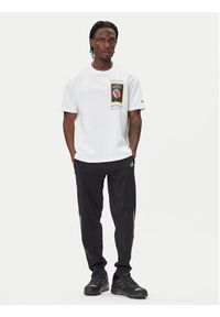 Adidas - adidas T-Shirt National Geographic KC2349 Biały Loose Fit. Kolor: biały. Materiał: bawełna