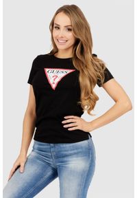 Guess - GUESS Czarny t-shirt damski z dużym trójkątnym logo. Kolor: czarny. Materiał: bawełna. Wzór: nadruk #1