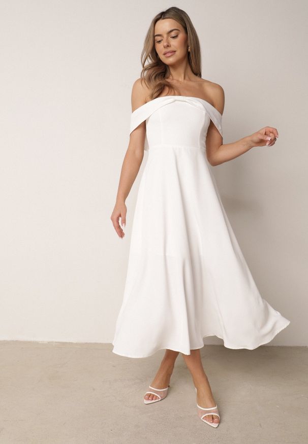 Born2be - Biała Koktajlowa Sukienka VICES Hiszpanka o Rozkloszowanym Kroju Diolora. Typ kołnierza: dekolt hiszpanka. Kolor: biały. Materiał: poliester. Typ sukienki: rozkloszowane. Styl: wizytowy