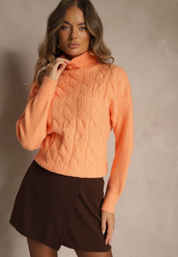 Renee - Pomarańczowy Casualowy Golf z Tłoczonym Wzorem Daivyn. Okazja: na co dzień. Typ kołnierza: golf. Kolor: pomarańczowy. Materiał: jeans. Wzór: aplikacja. Styl: casual