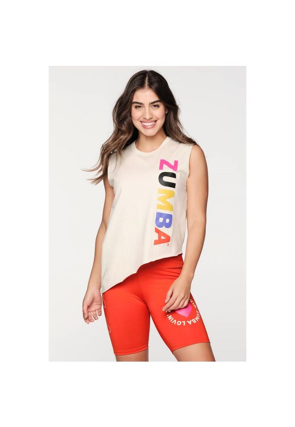 ZUMBA WEAR - Koszulka sportowa damska Zumba Wear is Life asymetryczna z krótkim rękawem. Kolor: beżowy. Materiał: bawełna. Długość rękawa: krótki rękaw. Długość: krótkie
