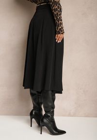 Renee - Czarna Spódnica z Wiskozą o Rozkloszowanym Kroju z Paskiem Łańcuszkiem Lilethra. Kolor: czarny. Materiał: wiskoza. Styl: elegancki #4