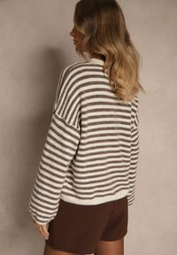 Renee - Jasnobeżowy Oversizowy Sweter w Paski z Domieszką Wełny i Wiskozy Tidania. Okazja: na co dzień. Kolor: beżowy. Materiał: wiskoza, wełna. Wzór: paski. Styl: elegancki, casual, klasyczny