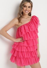 Born2be - Fuksjowa Sukienka Mini na Jedno Ramię Asymetryczna z Falbankami Nomenta. Typ kołnierza: kołnierz z falbankami. Kolor: różowy. Typ sukienki: asymetryczne. Długość: mini #1