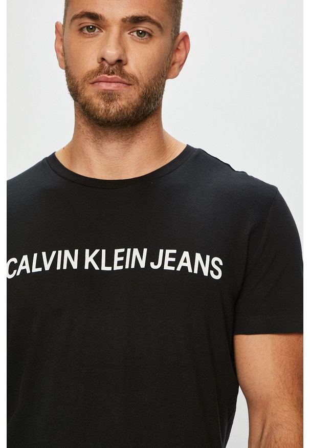 Calvin Klein Jeans - T-shirt. Okazja: na co dzień. Kolor: czarny. Materiał: dzianina. Styl: casual