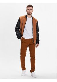 Sisley Chinosy 4AIHSF021 Brązowy Slim Fit. Kolor: brązowy. Materiał: bawełna