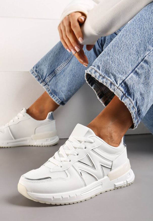 Born2be - Białe Sznurowane Sneakersy z Siateczkowymi Wstawkami Garnela. Nosek buta: okrągły. Kolor: biały. Materiał: materiał. Obcas: na obcasie. Wysokość obcasa: niski