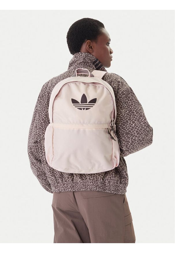 Adidas - adidas Plecak KE0104 Różowy jasny. Kolor: różowy. Materiał: materiał