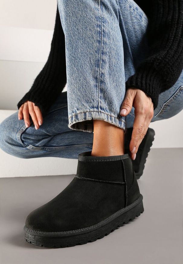 Renee - Czarne Casualowe Ocieplane Śniegowce na Płaskiej Podeszwie Emelunetta. Okazja: na co dzień. Kolor: czarny. Materiał: wełna, jeans. Sezon: zima. Obcas: na płaskiej podeszwie. Styl: casual
