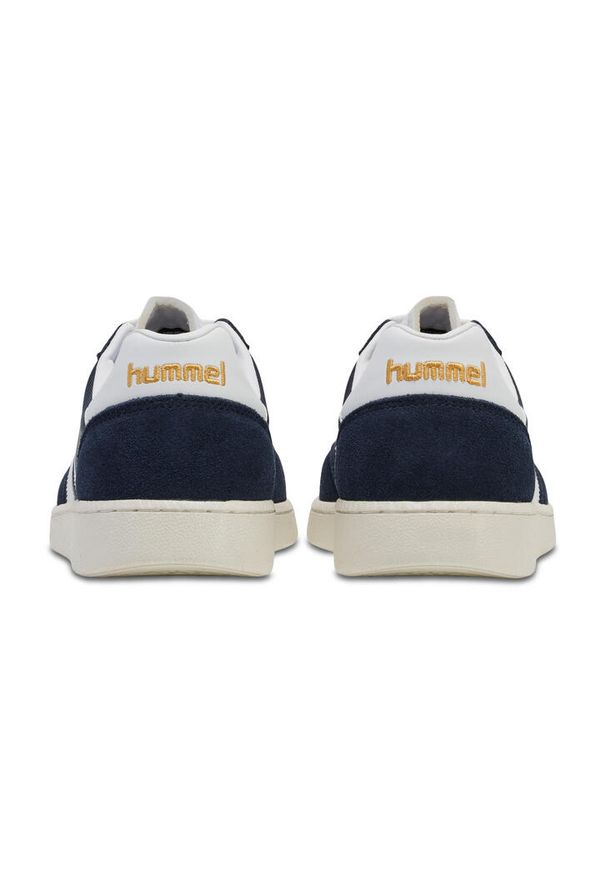 Trenerzy Hummel VM78 CPH. Kolor: wielokolorowy, niebieski, biały, czarny. Materiał: zamsz, nylon. Szerokość cholewki: normalna