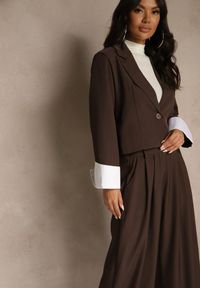 Renee - Ciemnobrązowy Garniturowy Komplet Marynarka i Spodnie z Kontrastującymi Zdobieniami Davirielle. Kolor: brązowy. Wzór: aplikacja #2