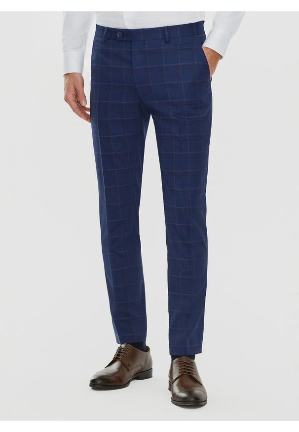 Pako Lorente - PAKO LORENTE – Granatowe spodnie garniturowe w czerwono-niebieską kratkę. Kolor: czerwony, niebieski, wielokolorowy. Materiał: poliester, lycra, wełna. Wzór: kratka