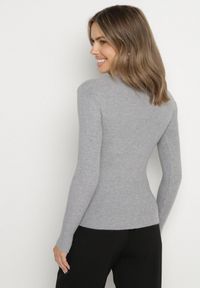 Born2be - Szary Sweter Prążkowany z Cyrkoniami Romvra. Okazja: na co dzień. Kolor: szary. Materiał: prążkowany. Długość rękawa: długi rękaw. Długość: długie. Styl: casual, elegancki #7