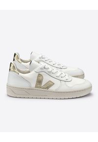 Veja - VEJA - Białe sneakersy V-10. Kolor: biały. Materiał: materiał, guma, tkanina. Szerokość cholewki: normalna. Wzór: aplikacja