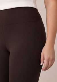 Born2be - Brązowe Gładkie Legginsy z Wysokim Stanem i Panelem Podkreślającym Talię Noseno. Okazja: na co dzień. Stan: podwyższony. Kolekcja: plus size. Kolor: brązowy. Długość: krótkie. Wzór: gładki. Styl: casual, sportowy #8