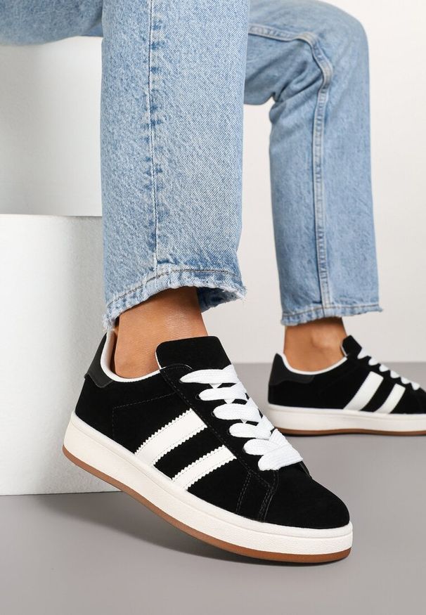 Renee - Czarne Sneakersy Ozdobione Paskami Dolirenna. Okazja: na co dzień. Zapięcie: pasek. Kolor: czarny. Materiał: jeans. Wzór: aplikacja. Sezon: lato, wiosna. Obcas: na płaskiej podeszwie