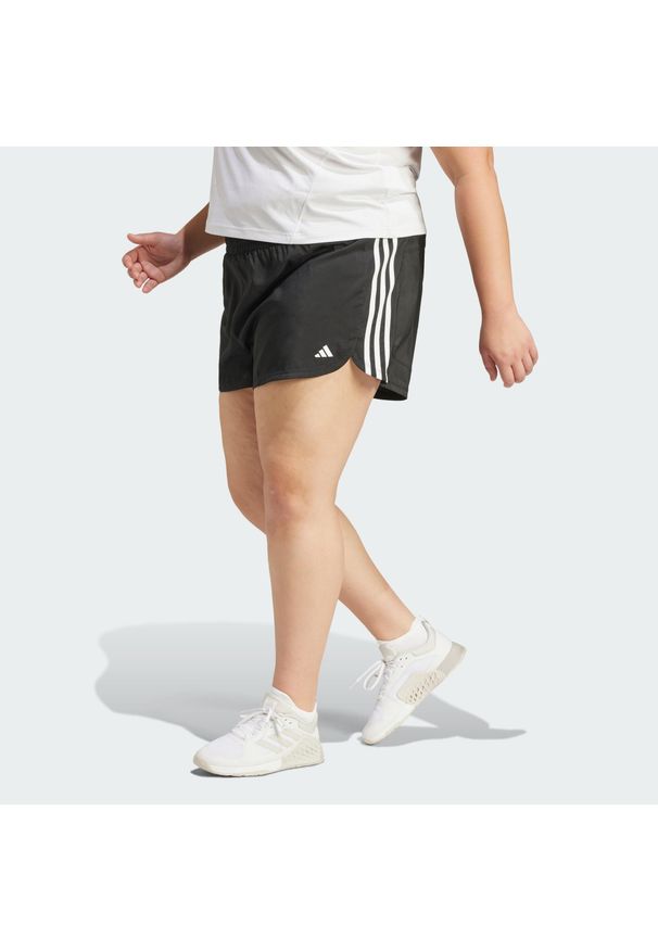 Adidas - Szorty Pacer Training 3-Stripes Woven High-Rise (Plus Size). Kolekcja: plus size. Kolor: czarny, biały, wielokolorowy. Materiał: materiał. Sport: fitness