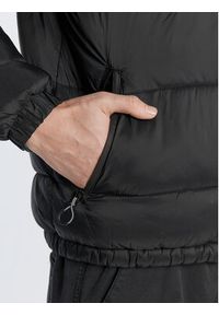 Blend Kurtka puchowa Outerwear 20714372 Czarny Regular Fit. Kolor: czarny. Materiał: syntetyk