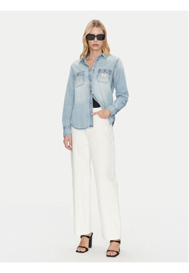 Guess Koszula jeansowa W5RH37 D5M83 Niebieski Regular Fit. Kolor: niebieski. Materiał: bawełna