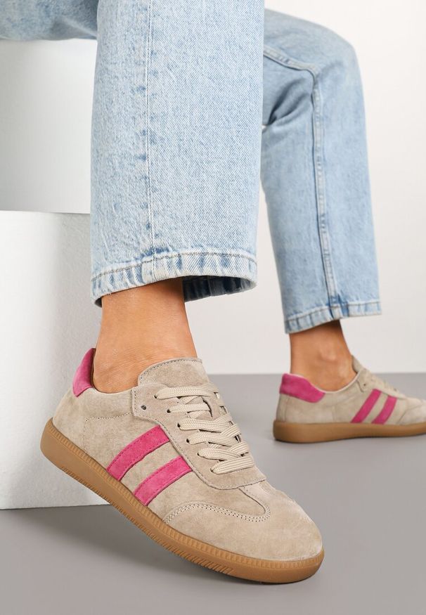 Born2be - Beżowo-Różowe Sneakersy na Płaskiej Podeszwie ze Skórzaną Wkładką i Geometrycznym Wzorem Nelirria. Okazja: do pracy, na spacer. Kolor: beżowy. Materiał: skóra. Wzór: geometria. Obcas: na płaskiej podeszwie. Sport: turystyka piesza