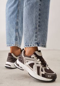 Renee - Brązowe Sneakersy Dad Shoes z Siateczkową Cholewką na Piankowej Podeszwie Anotea. Zapięcie: sznurówki. Kolor: brązowy. Materiał: jeans. Szerokość cholewki: normalna. Sezon: lato #1