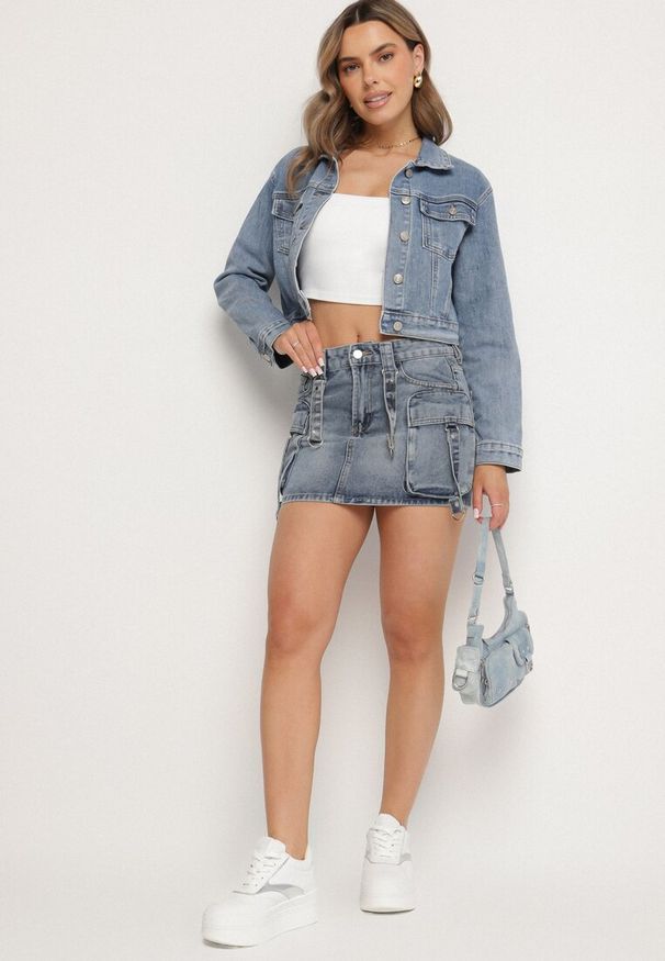 Born2be - Niebieska Bawełniana Spódnica Jeansowa z Ozdobnymi Paskami Tirimi. Okazja: na co dzień. Kolor: niebieski. Materiał: bawełna, jeans. Wzór: paski. Styl: klasyczny, casual