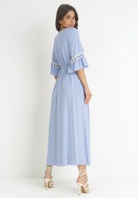 Born2be - Niebieska Wiskozowa Sukienka Maxi z Ozdobnym Dekoltem i Gumką w Pasie Latava. Okazja: na co dzień. Kolor: niebieski. Materiał: wiskoza. Styl: casual. Długość: maxi #3