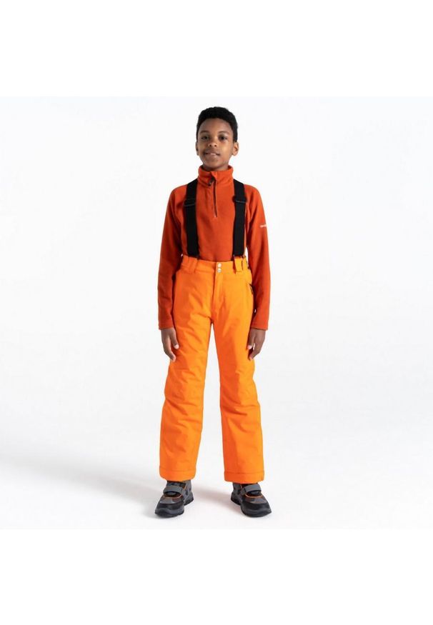 DARE 2B - Spodnie narciarskie dla dzieci Dare2Be Outmove II ARED 20/30. Kolor: pomarańczowy. Materiał: poliester. Sezon: zima. Sport: narciarstwo