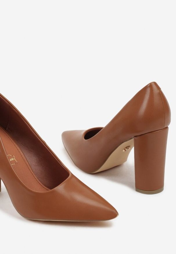 Born2be - Brązowe Czółenka na Obcasie Vices ze Skórzaną Wkładką Olannela. Okazja: na co dzień, do pracy, na spotkanie biznesowe. Kolor: brązowy. Materiał: skóra. Obcas: na obcasie. Styl: biznesowy, klasyczny, casual. Wysokość obcasa: średni