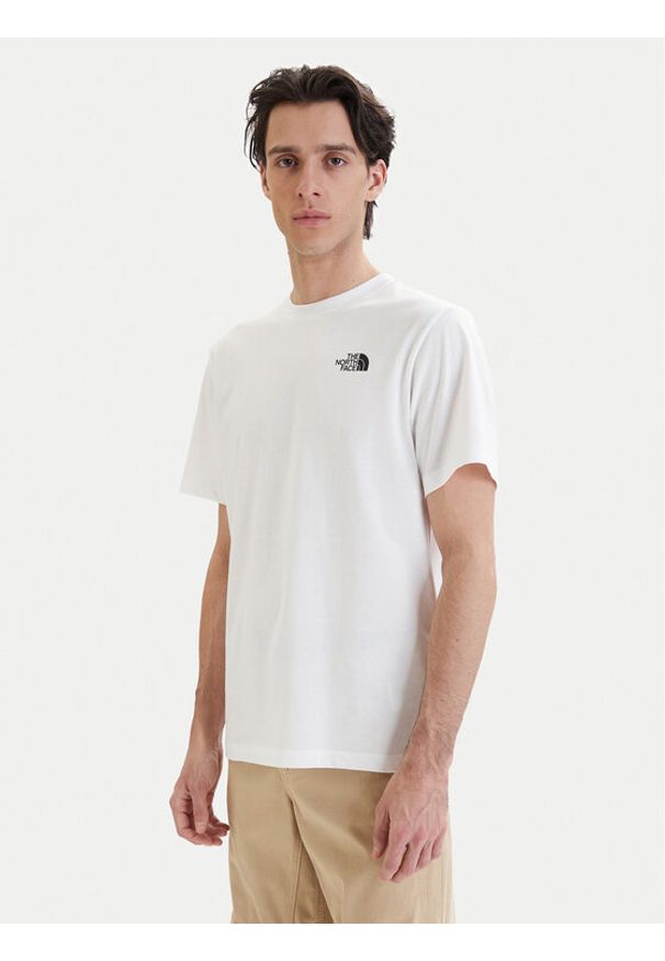 The North Face T-Shirt Vertical NF0A8GV1 Biały Regular Fit. Kolor: biały. Materiał: bawełna