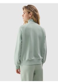 4f - Bluza dresowa rozpinana bez kaptura z bawełną organiczną damska - zielona. Okazja: na co dzień. Typ kołnierza: bez kaptura. Kolor: zielony. Materiał: dresówka, bawełna. Długość rękawa: raglanowy rękaw. Wzór: gładki, ze splotem. Styl: sportowy, casual