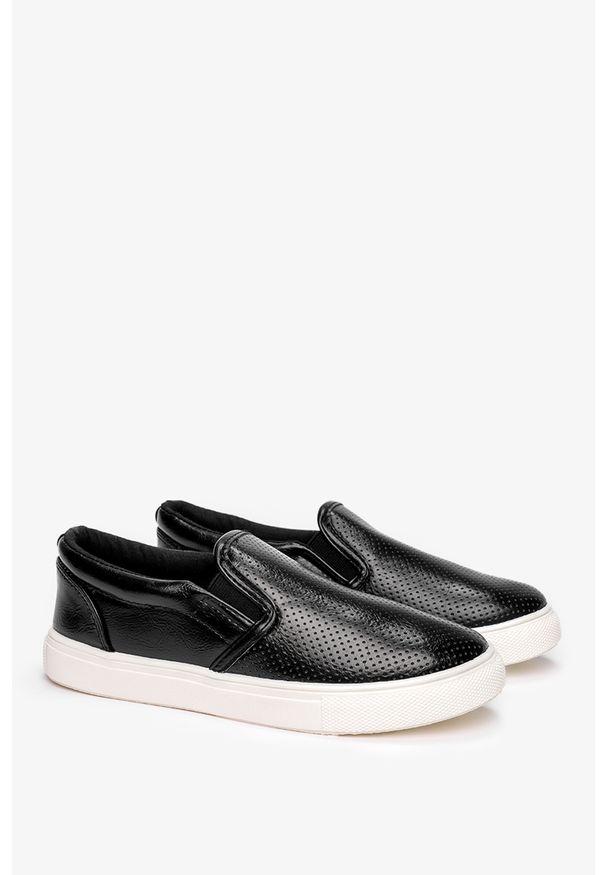 Casu - Czarne buty sportowe slip on ażurowe casu 29371. Zapięcie: bez zapięcia. Kolor: czarny. Wzór: ażurowy. Styl: sportowy
