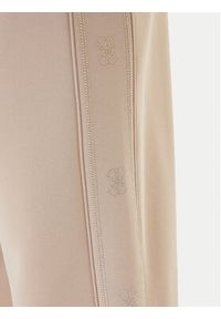Guess Spodnie dresowe V5BB23 KCX22 Beżowy Regular Fit. Kolor: beżowy. Materiał: syntetyk #5