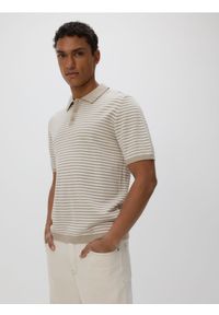 Reserved - Sweter polo z wiskozą - beżowy. Typ kołnierza: polo. Kolor: beżowy. Materiał: wiskoza