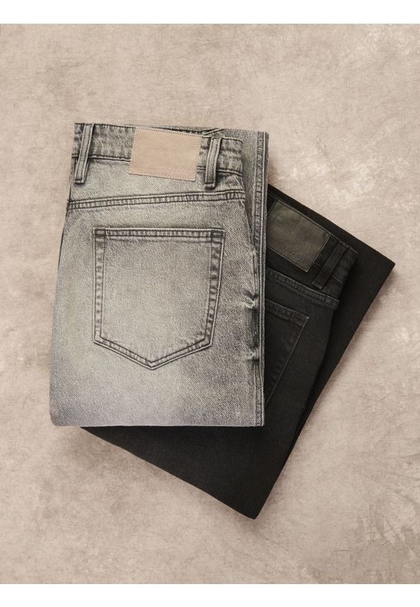 Reserved - Jeansy bootcut z efektem sprania - jasnoszary. Kolor: szary