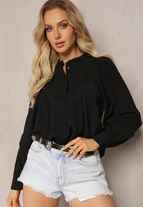 Renee - Czarna Koszula z Koronkowym Zdobieniem na Dekolcie i Rękawach Atilire. Kolor: czarny. Materiał: koronka. Wzór: aplikacja. Styl: boho