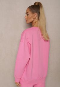 Renee - Różowa Bluza z Bawełną Ozdobiona Asymetrycznym Zapięciem na Napy Malabria. Okazja: na co dzień. Kolor: różowy. Materiał: bawełna. Wzór: aplikacja. Styl: casual, elegancki #3