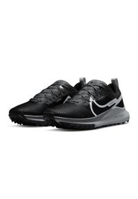 Buty Nike React Pegasus Trail 4 W DJ6159-001 czarne czarne. Okazja: na co dzień. Zapięcie: pasek. Kolor: czarny. Materiał: syntetyk, guma. Szerokość cholewki: normalna. Sport: bieganie