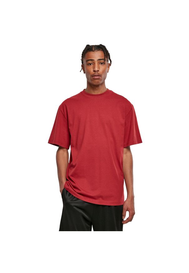 Urban Classics - Koszulka Męska Gładka Taliowana. Kolor: czerwony. Wzór: gładki. Sport: turystyka piesza
