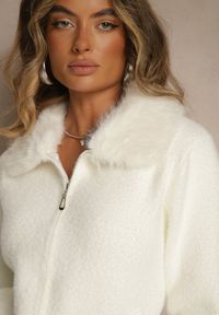 Renee - Jasnobeżowy Zasuwany Kardigan z Wełną z Futerkowym Kołnierzem Asiste. Okazja: na co dzień. Kolor: beżowy. Materiał: wełna. Wzór: aplikacja. Styl: casual